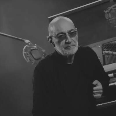 دانلود آهنگ  پرنده های قفسی با صدای سیاوش قمیشی