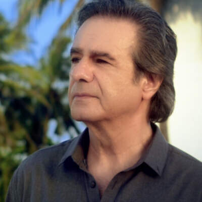 دانلود آهنگ  عشق تو نمیمیرد با صدای عارف