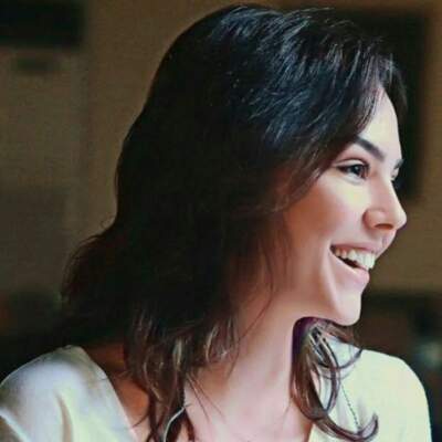 دانلود آهنگ  Seni Sevmediğim Yalan با صدای Ebru Gündeş