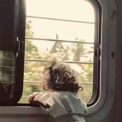 دانلود آهنگ  اﻳﻦ دوری ﺗﻮ ﻧﺸﺴﺘﻪ ﺗﻮ ﻛﻨﺞ ﻛﻨﺞ ﻗﻠﺒﻢ