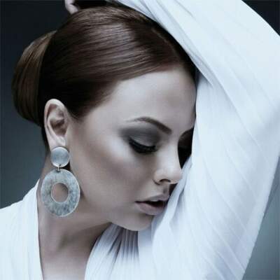 دانلود آهنگ  Araftayım با صدای Ebru Gündeş