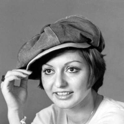 دانلود آهنگ  من همونم که یه روز با صدای گوگوش