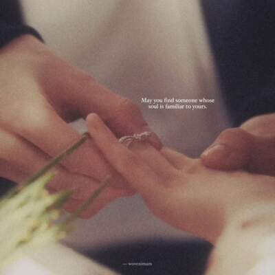 دانلود آهنگ  هنوزم همون بو همون طرز لبخند