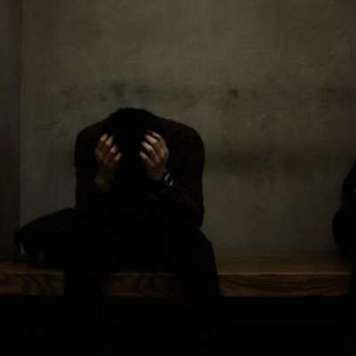 دانلود آهنگ  حتی گلای خونه بعد تو در نیومدن