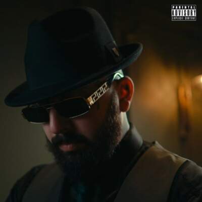 دانلود آهنگ  ولی خب با صدای ویناک