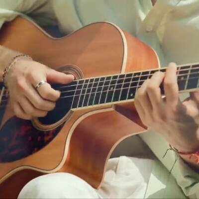 دانلود آهنگ  غم از اندازه افزون و تنم رنجور بیماری