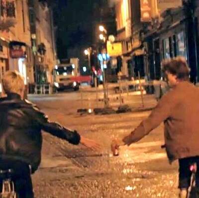 دانلود آهنگ  حبس شدم تو جسمی که با تو خاطره داره