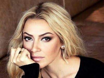دانلود آهنگ  Ara Beni با صدای Hadise