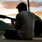 دانلود آهنگ بزن تار که امشب باز دلم از دنیا گرفته
