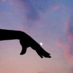 دانلود آهنگ هیچکسی تو خوشگلی نمیرسه به گرد پاش